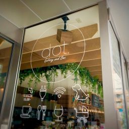 Dot Eatery And Bar ドットイータリーアンドバー の店舗情報 パーティ会場 会費制 少人数結婚式 ウェディングパーティーのエモパ エモーショナルパーティー