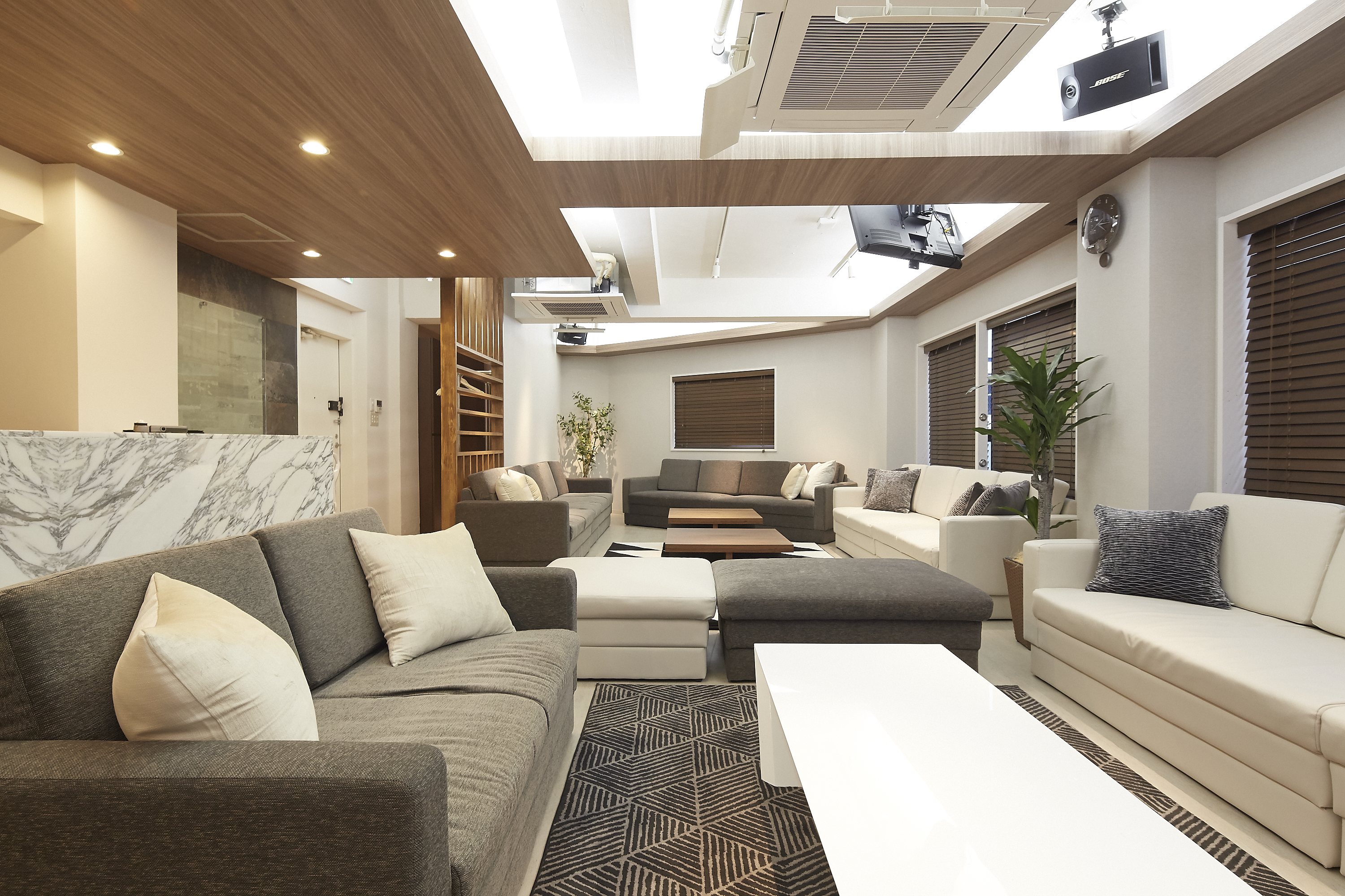 Lounge-R Premium